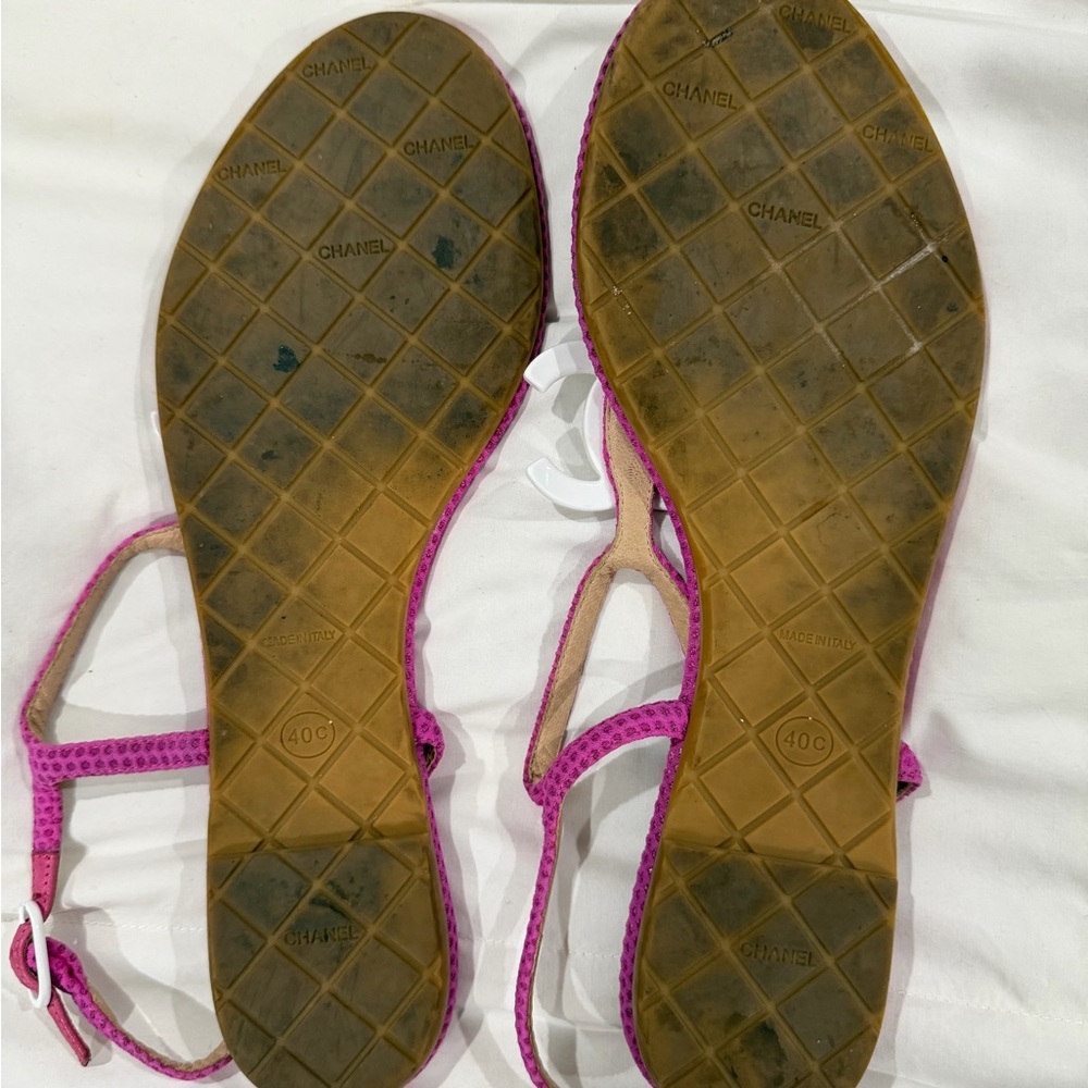 CHANEL Pink CC Logo Sandals - Picture 3 of 4